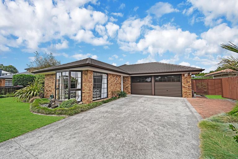 Photo of property in 11 Jessika Place, Conifer Grove, Takanini, 2112