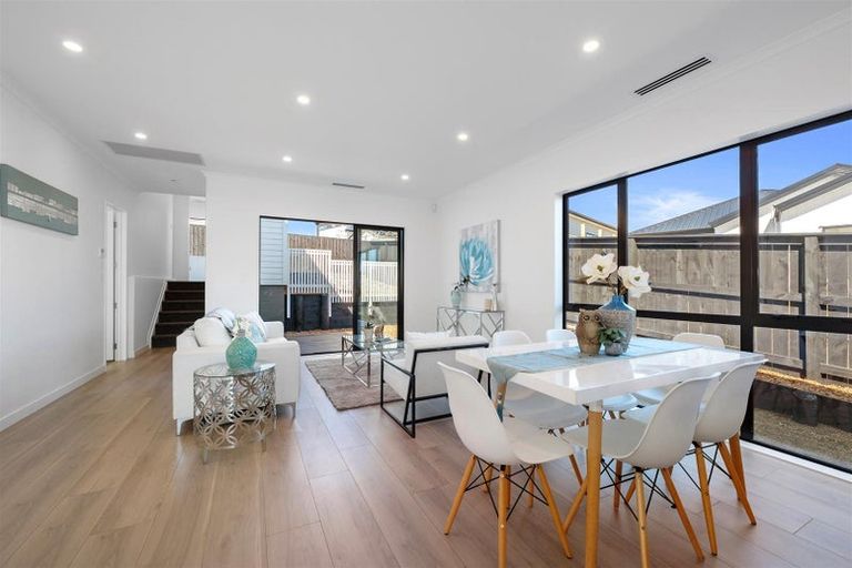 Photo of property in 52 Whakairo Crescent, Gulf Harbour, Whangaparaoa, 0930