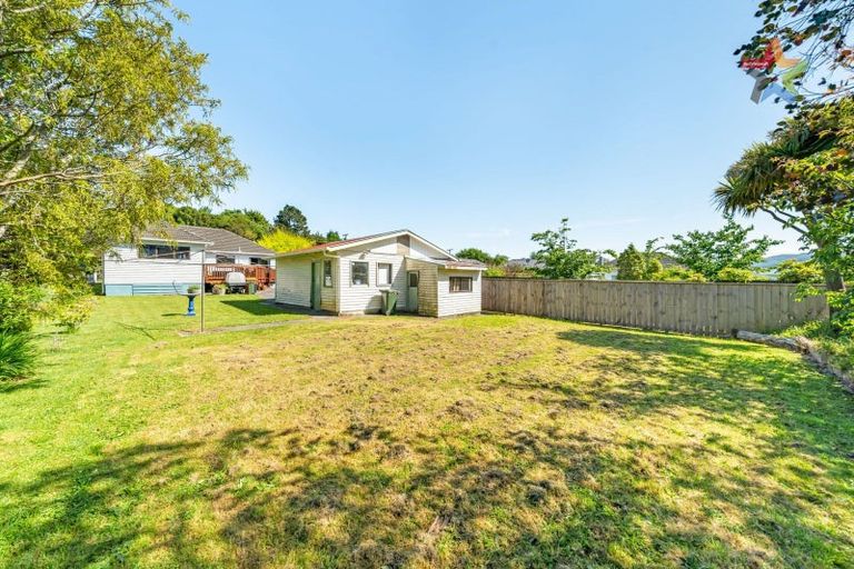 Photo of property in 13 Lees Grove, Wainuiomata, Lower Hutt, 5014