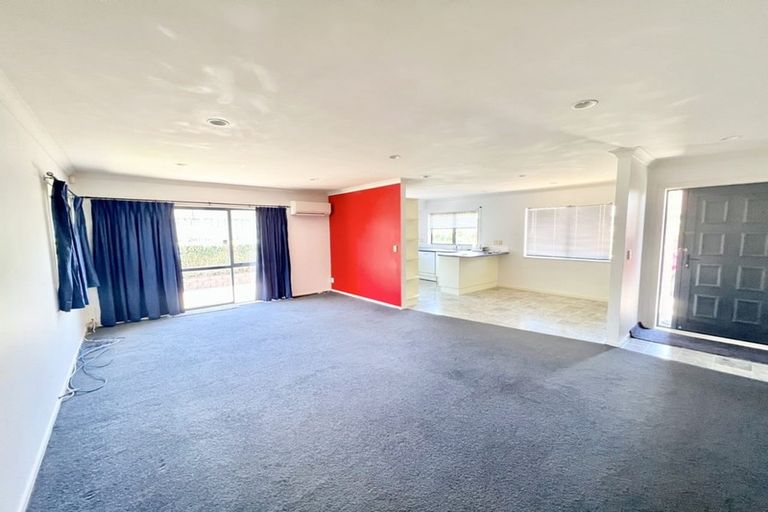 Photo of property in 12 Senator Drive, Manurewa, Auckland, 2105