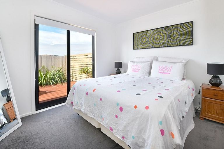 Photo of property in 16 Rauta Way, Helensville, 0800