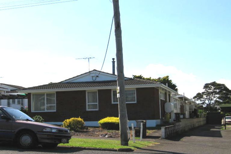 Photo of property in 2/8 Akehurst Avenue, New Lynn, Auckland, 0600