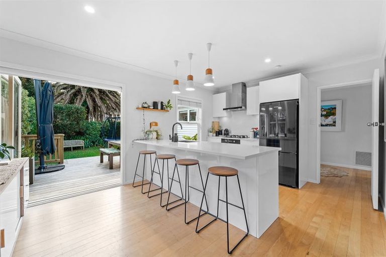 Photo of property in 1/17 Arosa Place, Forrest Hill, Auckland, 0620