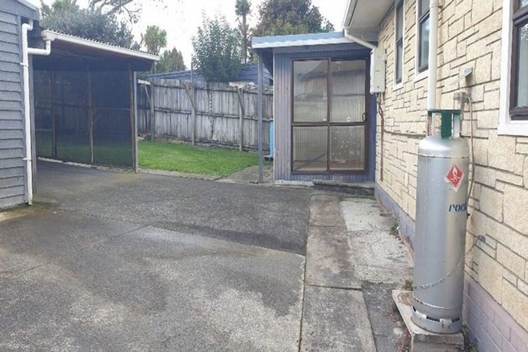 Photo of property in 33 Strid Road, Te Atatu South, Auckland, 0610