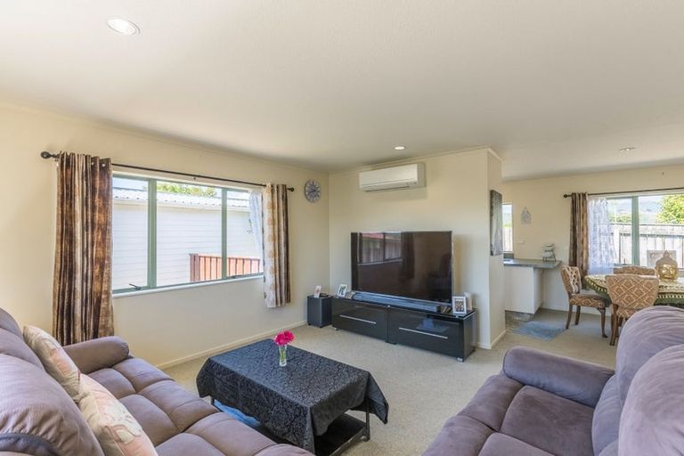 Photo of property in 33 Rosewood Place, Paraparaumu, 5032
