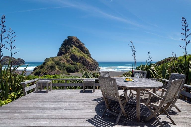 Photo of property in 20 Garden Road, Piha, New Lynn, 0772