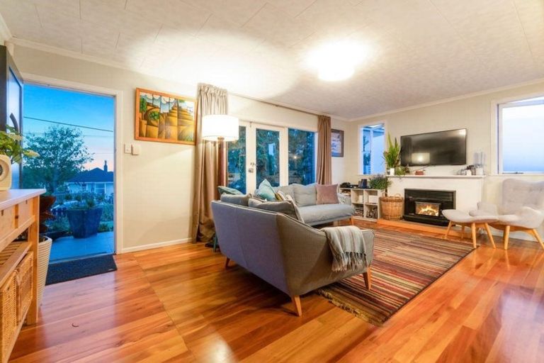 Photo of property in 8 Murray Road, Te Atatu Peninsula, Auckland, 0610