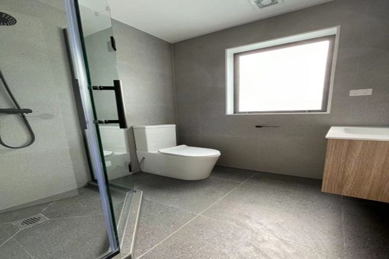 Photo of property in 1b Tui Glen Road, Birkenhead, Auckland, 0626