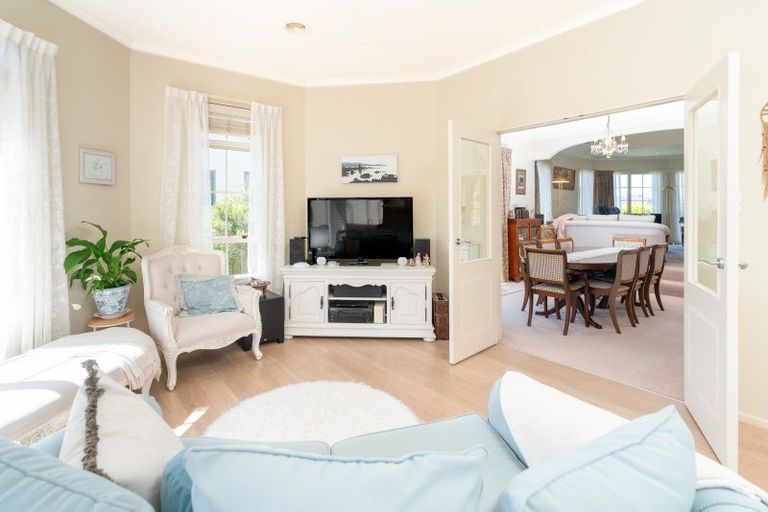 Photo of property in 2 Derry Hill, Churton Park, Wellington, 6037