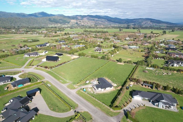 Photo of property in 12 Oriwa Lane, Levin, 5571