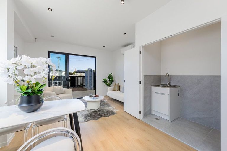 Photo of property in 13 Edgerton Road, Te Atatu Peninsula, Auckland, 0610