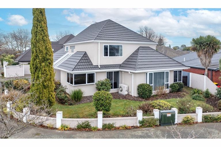 Photo of property in 2 Hatfield Place, Avonhead, Christchurch, 8042