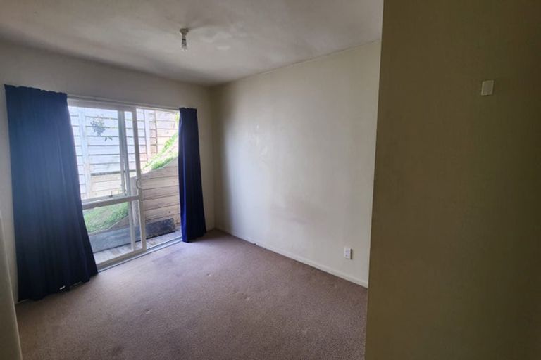 Photo of property in 15 Kopiko Way, Brooklyn, Wellington, 6021