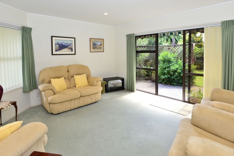 Photo of property in 48 Maygrove Drive, Orewa, 0931