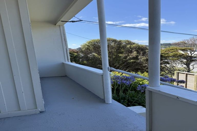 Photo of property in 37 Ara Paiwhenua, Tawa, Wellington, 5028