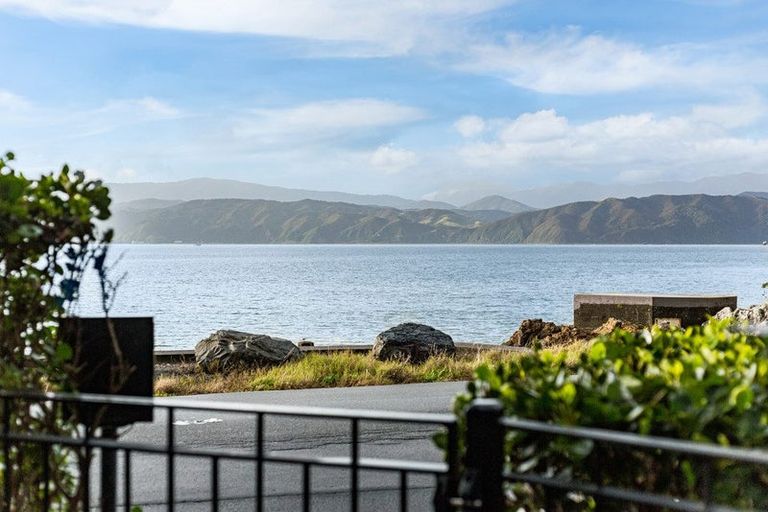 Photo of property in 377a Karaka Bay Road, Karaka Bays, Wellington, 6022