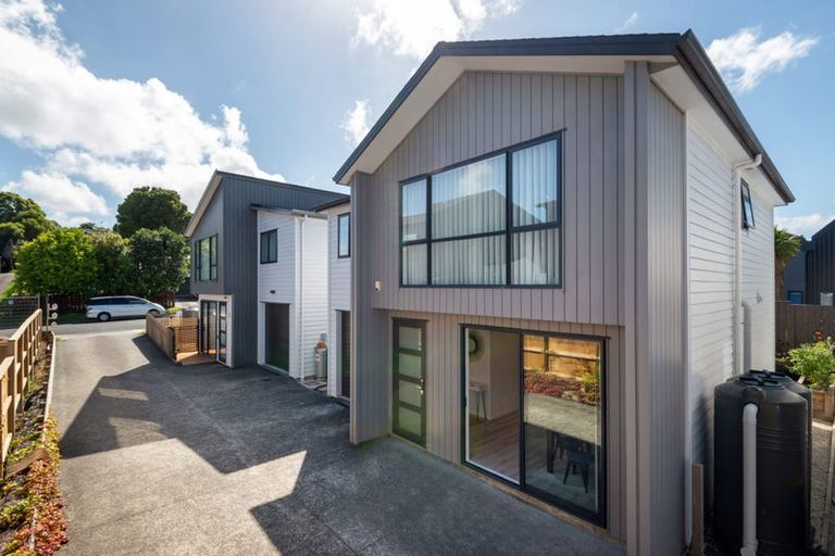 Photo of property in 4b Rosalind Road, Glenfield, Auckland, 0629