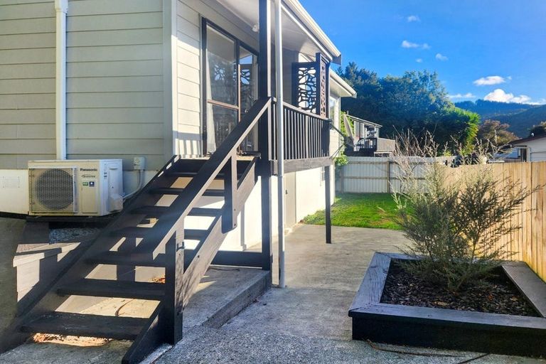 Photo of property in 16 Crystal Grove, Birchville, Upper Hutt, 5018