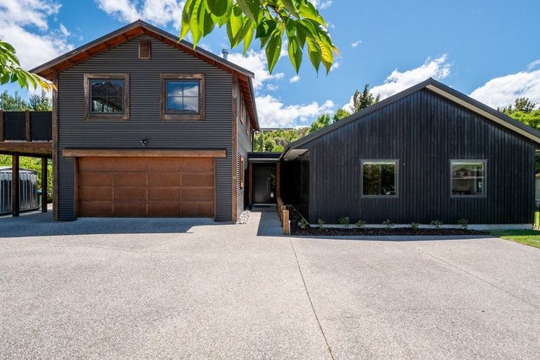 Photo of property in 32 Quill Street, Lake Hayes, Queenstown, 9304