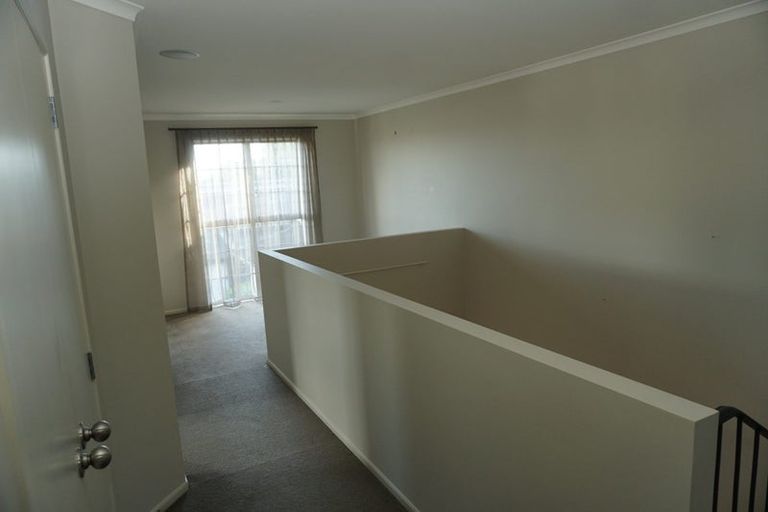 Photo of property in 24 Leburn Crescent, Flat Bush, Auckland, 2016