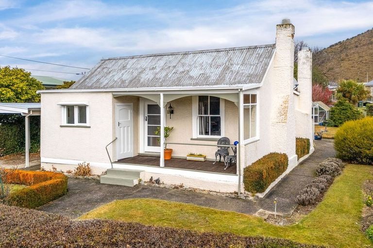 Photo of property in 87 Cheviot Street, Roxburgh, 9500