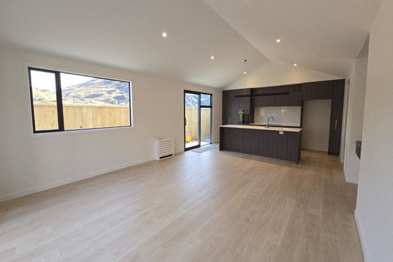 Photo of property in 13 Goldfinch Drive, Jacks Point, 9371