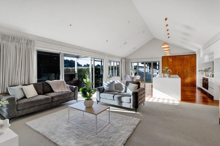 Photo of property in 1 Gleneagles Way, Waiwhakaiho, New Plymouth, 4312