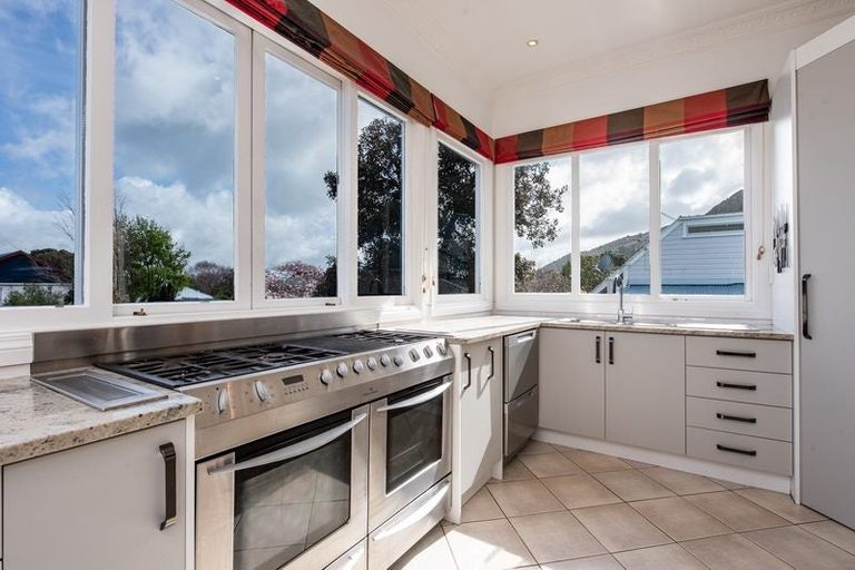 Photo of property in 5-7 Mahoe Street, Eastbourne, Lower Hutt, 5013