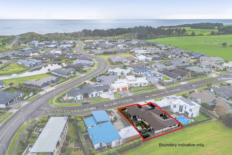 Photo of property in 6 Saint Andrews Parkway, Waiwhakaiho, New Plymouth, 4312