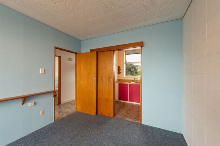 Photo of property in Beresford Apartments, 18/118u Russell Terrace, Berhampore, Wellington, 6023