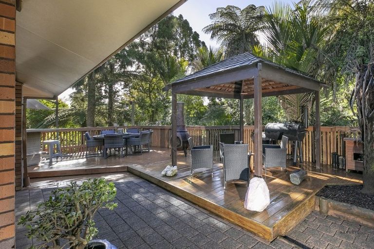 Photo of property in 219 Shaw Road, Titirangi, Auckland, 0604