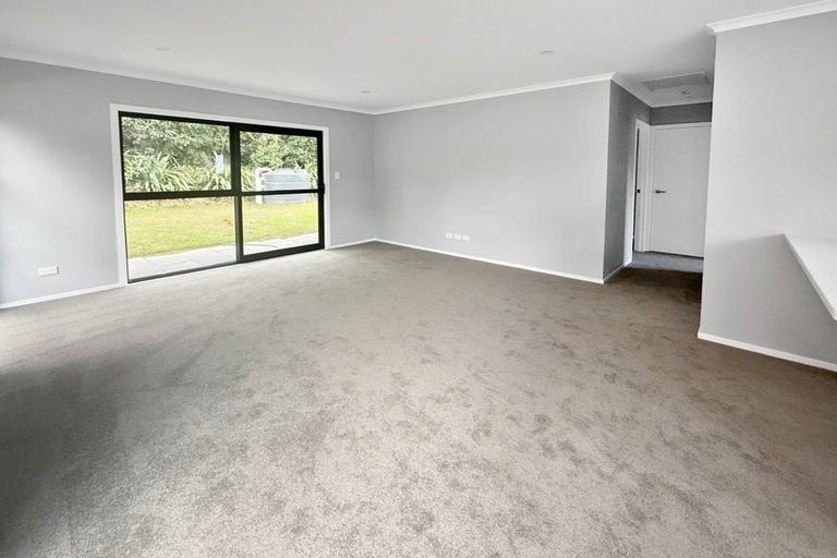 Photo of property in 13 Winnie Close, Acacia Bay, Taupo, 3330