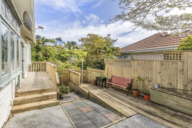 Photo of property in 11 Creswick Terrace, Northland, Wellington, 6012