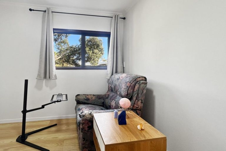 Photo of property in 37 Lancaster Road, Beach Haven, Auckland, 0626