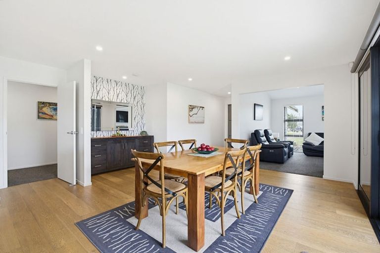 Photo of property in 10 Topping Place, Whitianga, 3510