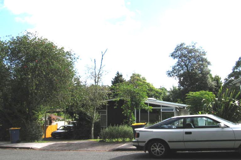 Photo of property in 9 Vonnell Place, Birkdale, Auckland, 0626