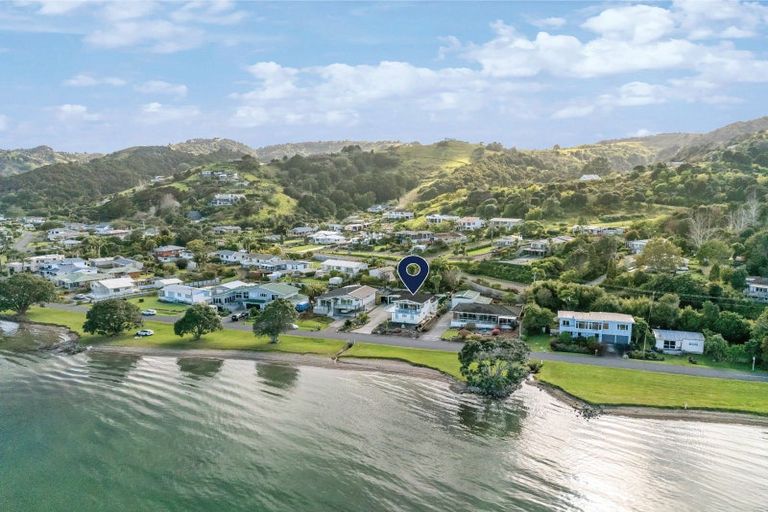 Photo of property in 6 Waikaraka Beach Road, Tamaterau, Whangarei, 0174