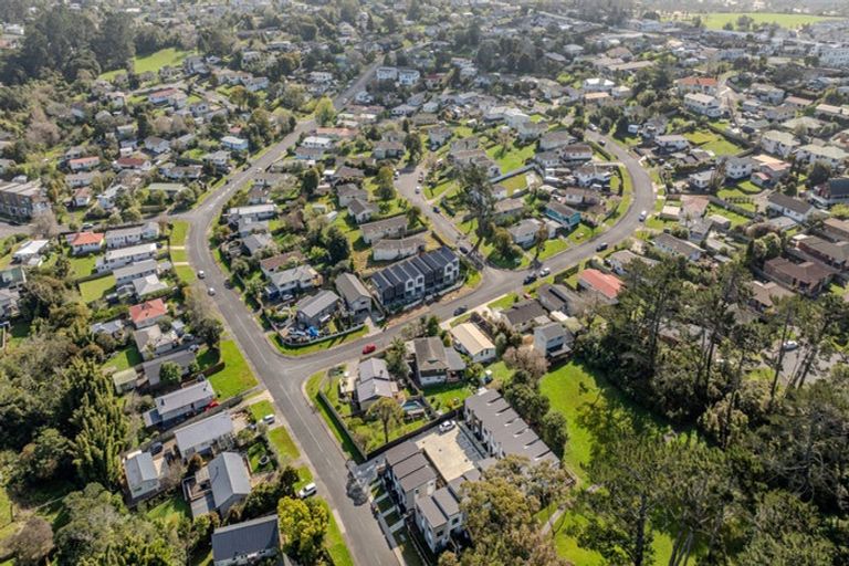 Photo of property in 35 Glenbervie Crescent, Massey, Auckland, 0614