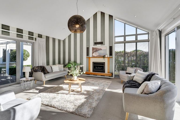 Photo of property in 1 Gleneagles Way, Waiwhakaiho, New Plymouth, 4312