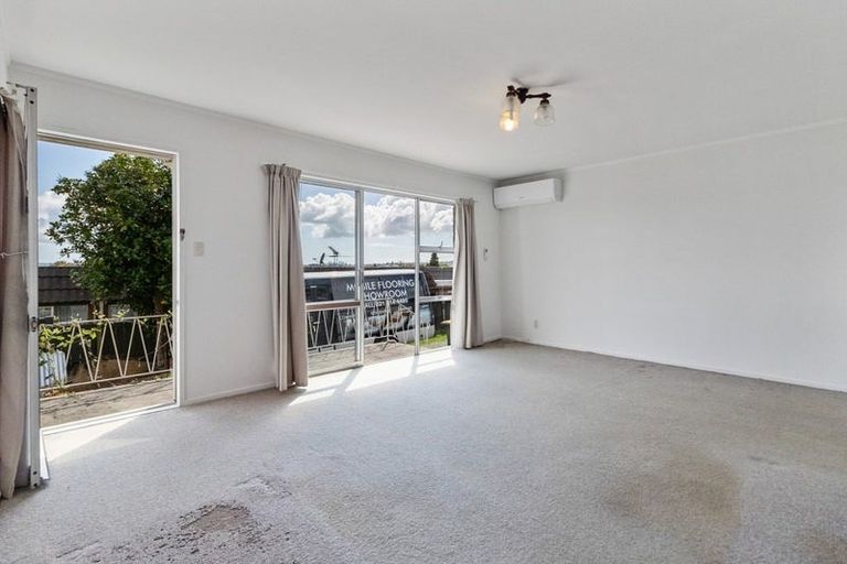 Photo of property in 2/92 Lynwood Road, New Lynn, Auckland, 0600