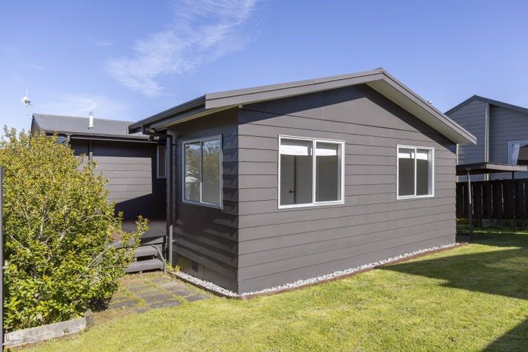 Photo of property in 2/12 Isobel Street, Acacia Bay, Taupo, 3330
