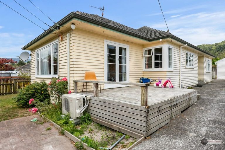 Photo of property in 77 Fraser Street, Wainuiomata, Lower Hutt, 5014