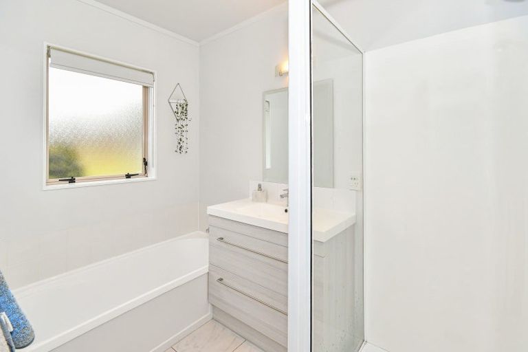 Photo of property in 25c Youngs Road, Papakura, 2110