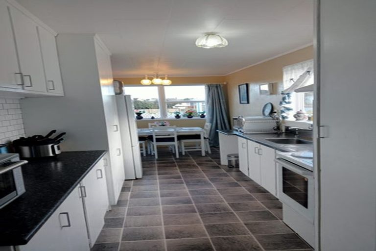 Photo of property in 11 Iredale Road, Hawera, 4610