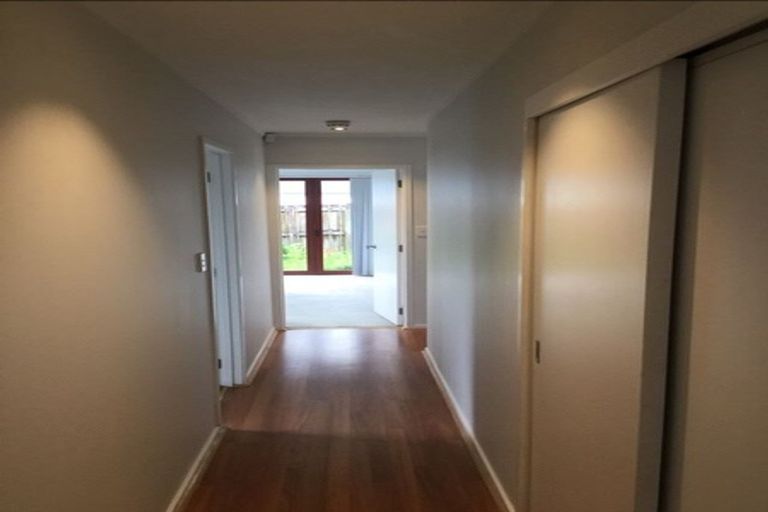 Photo of property in 10 Norma Avenue, Te Atatu South, Auckland, 0610