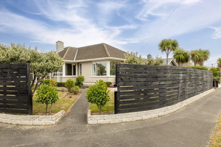 Photo of property in 51 Greendale Avenue, Avonhead, Christchurch, 8042