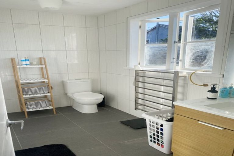 Photo of property in 80 Kaurilands Road, Titirangi, Auckland, 0604