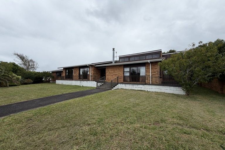 Photo of property in 10 Westpark Drive, West Harbour, Auckland, 0618