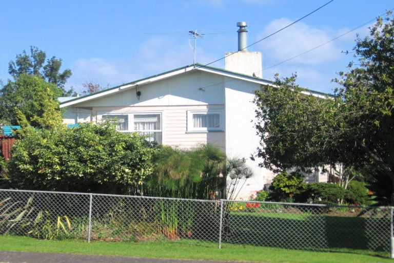 Photo of property in 14 Garelja Road, Henderson, Auckland, 0612