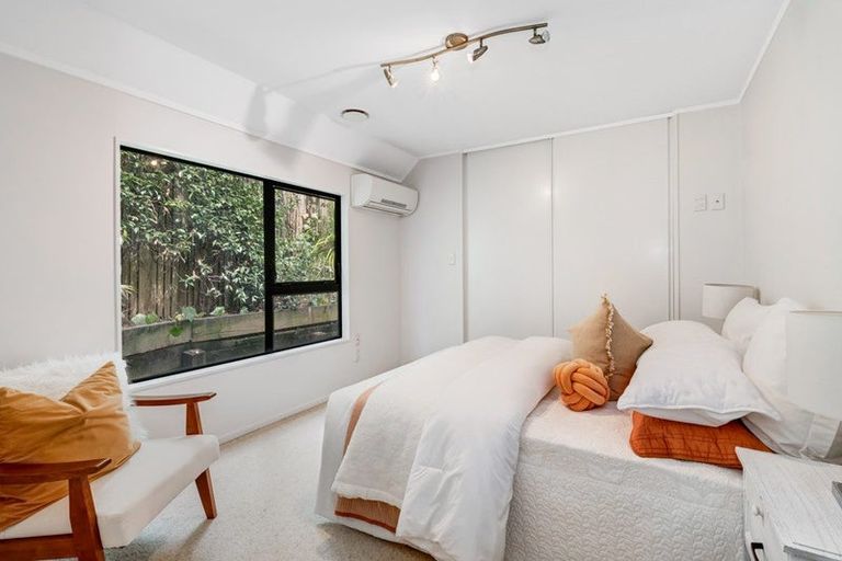 Photo of property in 1/1 Tern Place, Unsworth Heights, Auckland, 0632